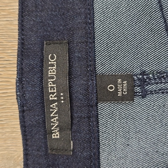 Banana Republic Factory dark wash stretch denim jean pencil skirt, size 0 - Picture 8 of 10